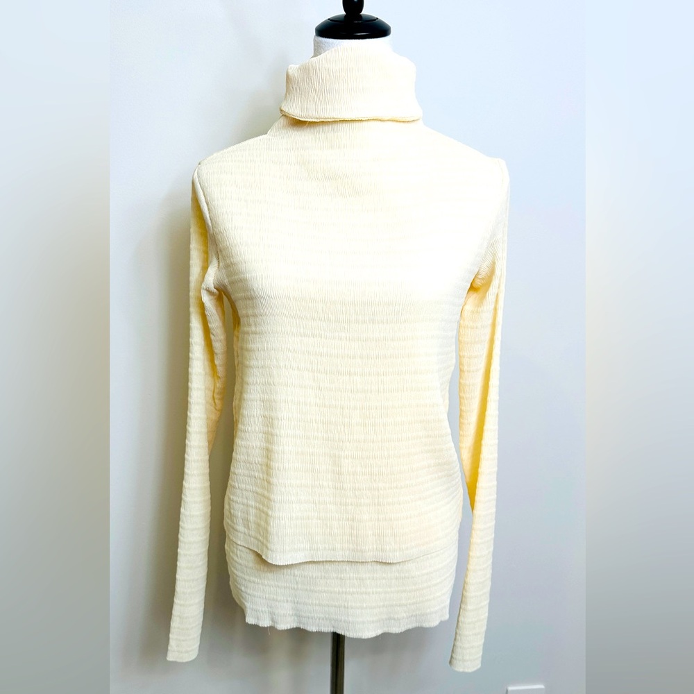 H&M Double Layered Cream Turtleneck Gausy Pleated Fabric Size 6